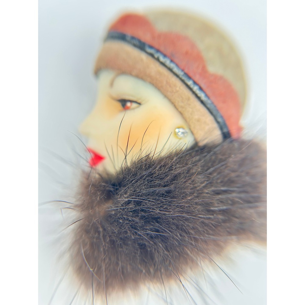 Flapper Brooch Womens OS Brown Good Art Deco Faux Fur Profile Pin